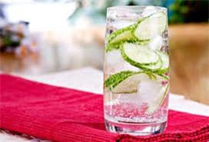 Nước dưa chuột giúp bạn thải độc da tại nhà.
