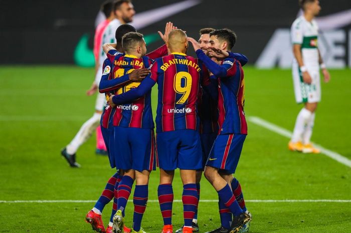  Chiến thắng 3-0 giúp Barca trở lại vị trí thứ 3 trên bảng xếp hạng La Liga với 50 điểm, kém Real 2 điểm và Atletico 5 điểm. Barca tiếp tục giữ thành tích bất bại trước Elche khi có trận thắng thứ 13, cùng 4 trận hòa trong 17 lần gặp nhau gần nhất. 