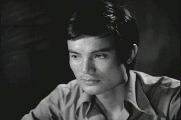 Hữu Mười đóng vai thầy giáo Khang trong phim “Bao giờ cho đến tháng Mười”