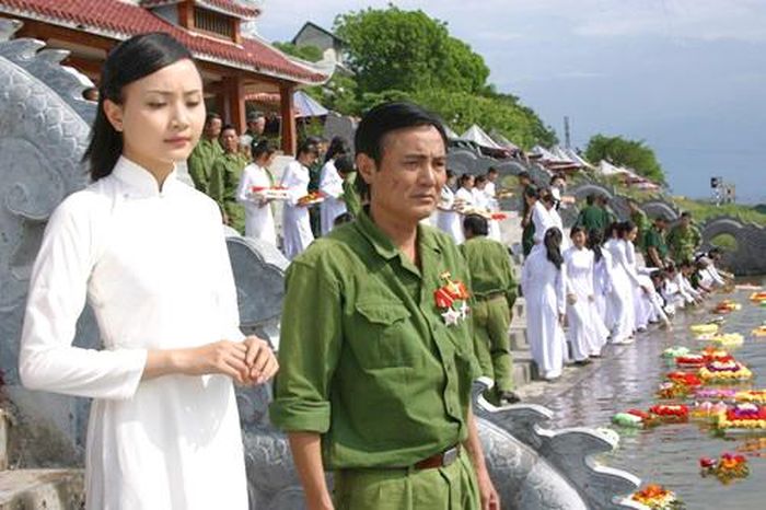 Hữu Mười đóng vai Hoàng trong phim “Mùi cỏ cháy”