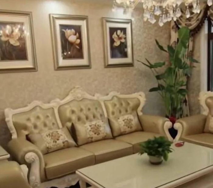 Phụ huynh phát hiện con trai quan hệ với nữ gia sư ngay trong phòng khách. Ảnh minh họa.