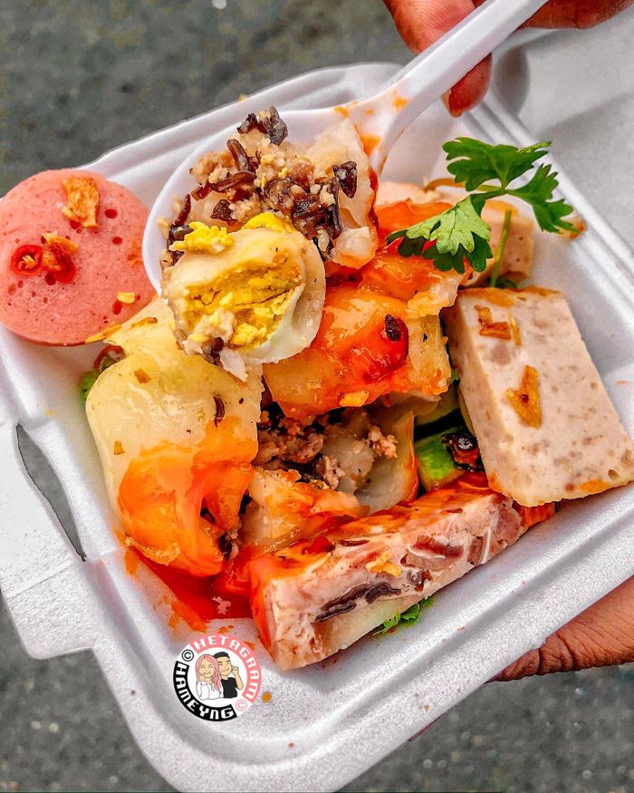 Bánh giò kèm nhiều topping hợp với thực khách thích kiểu ăn "xôi thịt". Ảnh: Jayni.foodandtraveling, HaMy Nguyen.