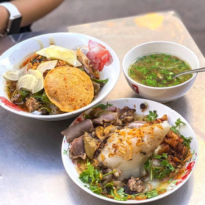  Bột bánh mịn, nhân vừa miệng là đánh giá chung của nhiều khách ăn. Ảnh: Anotherfoodaddict. 