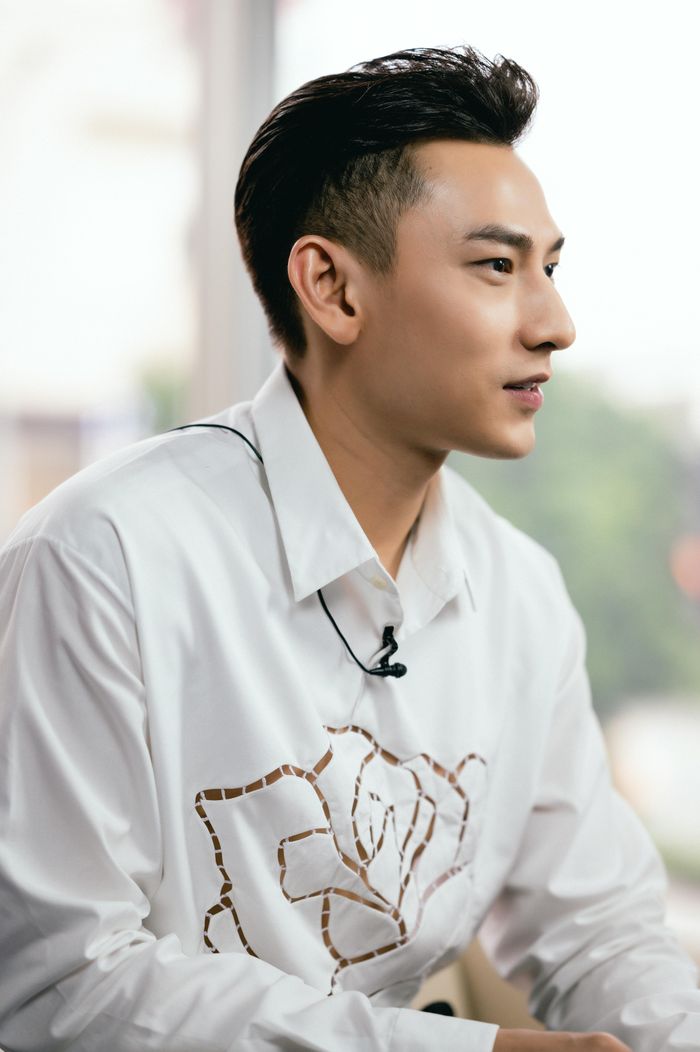  Nam ca sĩ từng là thủ khoa ngành bác sĩ thú y nhưng từ bỏ để vào showbiz. 