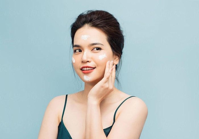  Kem chống nắng giúp chống lại tia UV và điều trị sẹo. Ảnh: Stocksy United. 