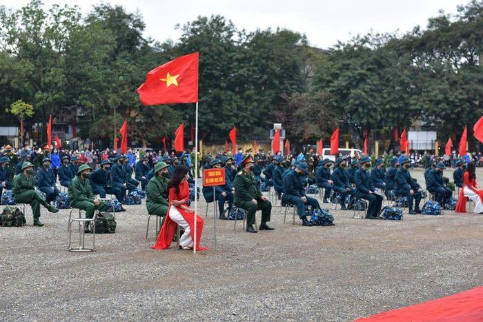 Lễ giao nhận quân đảm bảo công tác phòng chống dịch Covid 19 và diễn ra nhanh gọn theo đúng quy định.