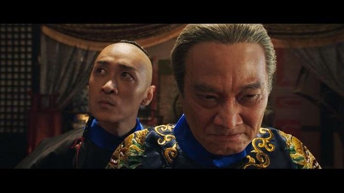 Ngô Mạnh Đạt (phải) đóng trong phim "The Duke Of Royal Tramp" (2019)