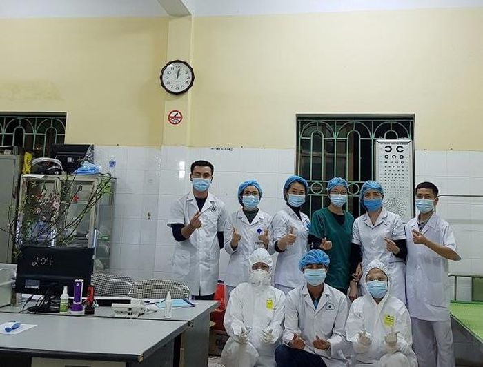 Kíp trực đêm giao thừa gồm thầy thuốc của các đơn vị y tế tỉnh Hải Dương tại PKĐK Thái Học