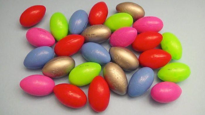 Silly Putty (bột nhão dính nặn đồ chơi dành cho trẻ em giống như đất sét ở Việt Nam) được phát minh ra trong Chiến tranh Thế giới thứ 2 thay thế cho cao su.