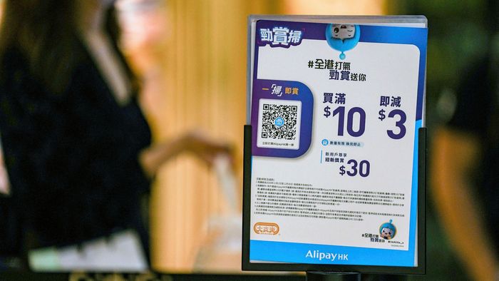 Do chỉ phải chi ít hơn 10% vốn, Ant không gánh nhiều rủi ro. Tuy nhiên, phần lợi nhuận cao thúc đẩy công ty gia tăng quy mô của các khoản vay. Ảnh: Reuters.