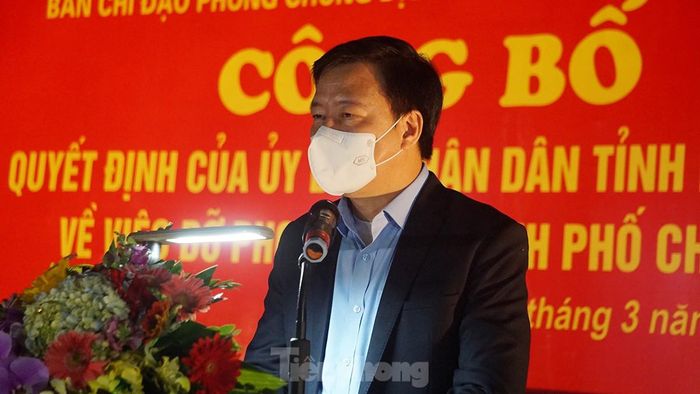 Tại Trung tâm Y tế TP Chí Linh, ông Phạm Xuân Thăng yêu cầu, người dân địa phương được nới lỏng các biện pháp chống dịch tuy nhiên vẫn phải đảm bảo yêu cầu 5K: khẩu trang, khử khuẩn, giữ khoảng cách, khai báo y tế và không tụ tập.
