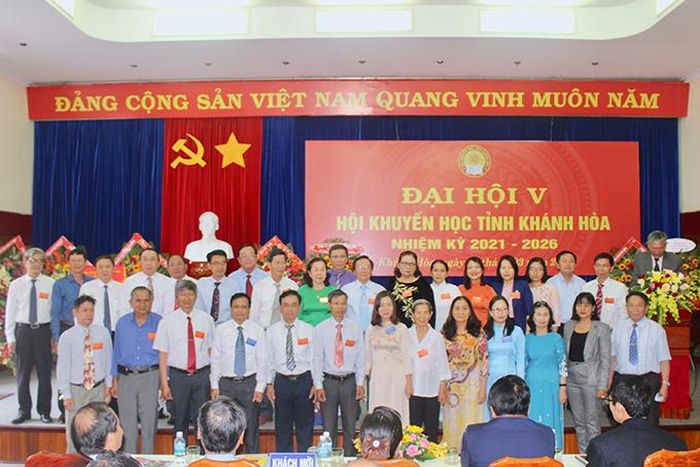 Ban chấp hành mới ra mắt đại hội