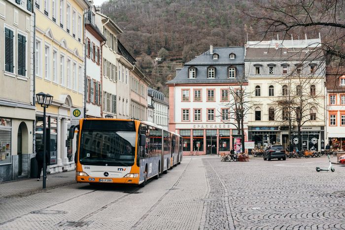  Xe buýt điện ở khu phố cổ của Heidelberg. 