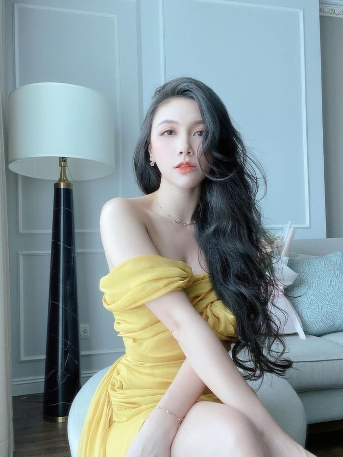  Ở tuổi 34, Minh Hà tận hưởng những ngày độc thân vui vẻ với quan điểm “sống tích cực, làm việc thiện”, khám phá bản thân, trải nghiệm những điều mới mẻ.