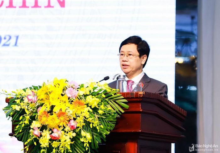 Đồng chí Nguyễn Xuân Sơn - Chủ tịch HĐND tỉnh phát biểu khai mạc kỳ họp. Ảnh: Thành Duy