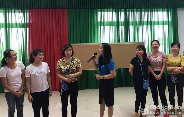 Truyền thông trực tiếp là dịp để các đoàn viên công đoàn giao lưu học hỏi lẫn nhau. Ảnh: P.V