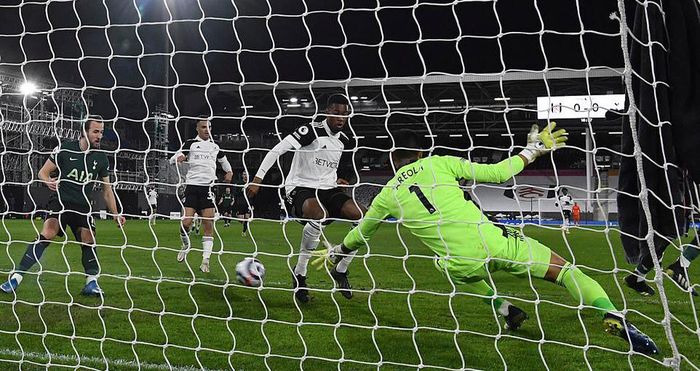 Adarabioyo phản lưới nhà giúp Tottenham mở tỷ số