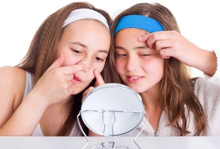 Lầm tưởng 6: Chỉ thanh thiếu niên mới bị mụn.TheoWebmd,dù mụn trứng cá xuất hiện thường xuyên nhất ở thanh thiếu niên, những người trong độ tuổi 20-30 cũng có thể gặp tình trạng này. Sự thật là mọi người ở tất cả lứa tuổi đều bị mụn trứng cá. Ảnh:Medium.