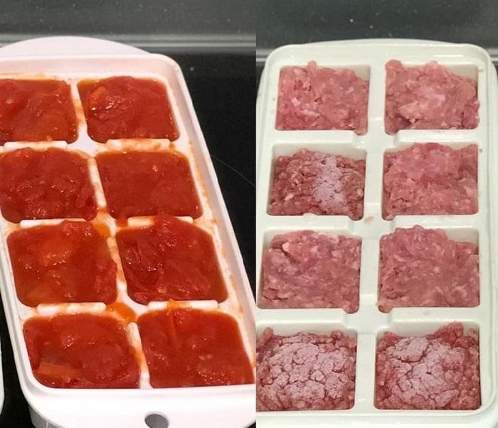 Tận dụng khay làm đá để đựng các thực phẩm sơ chế sẵn, việc nấu ăn của bạn sẽ nhanh chóng hơn. 