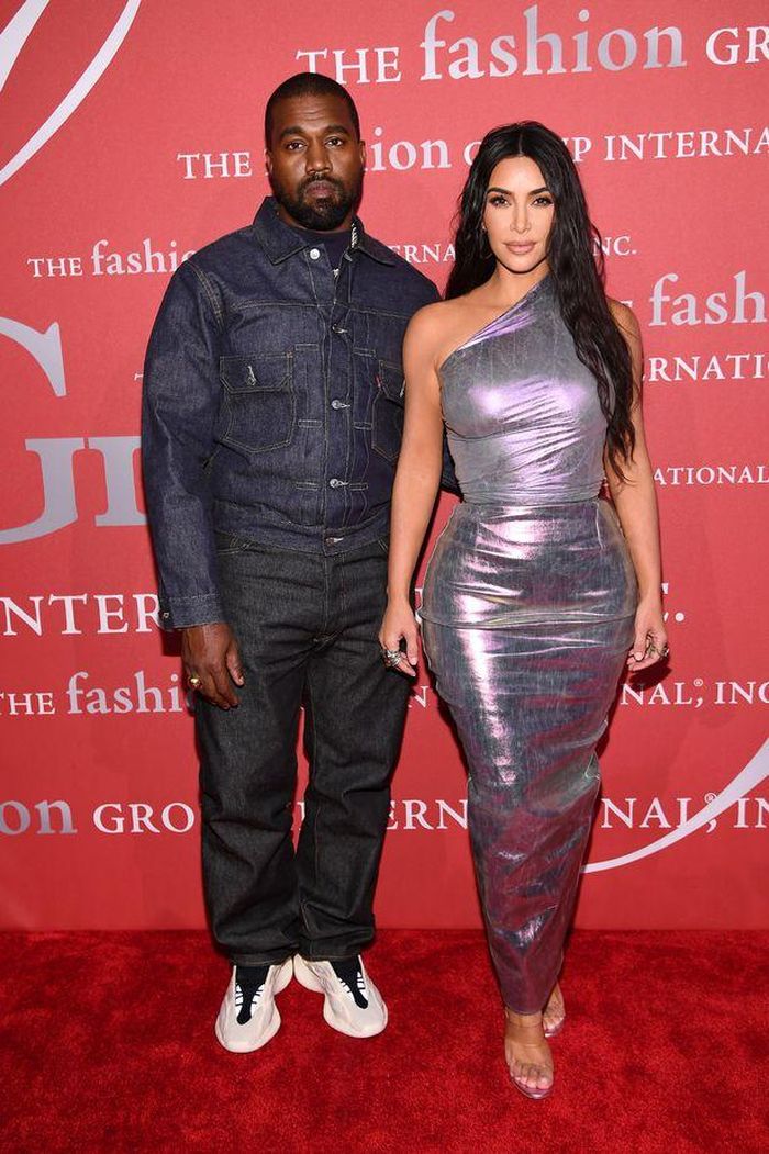  Kim Kardahian đệ đơn ly dị Kanye West hôm 19/2. 