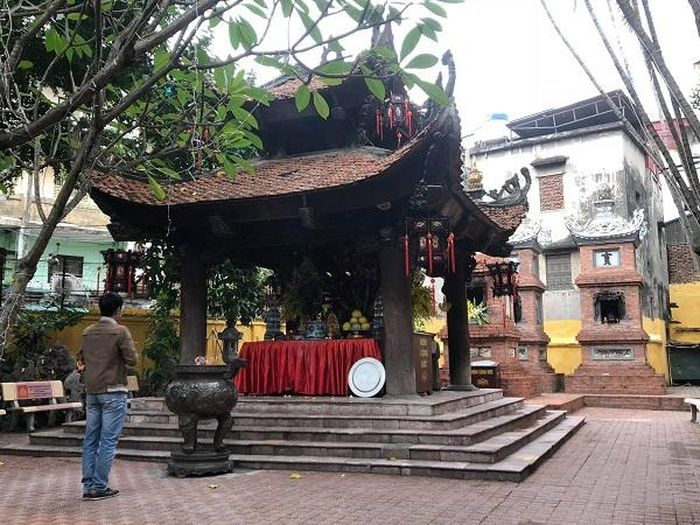  Ngoài chùa Quán Sứ, ngày 6/3, chùa Phúc Khánh cũng đã mở cửa để đón người dân, Phật tử.