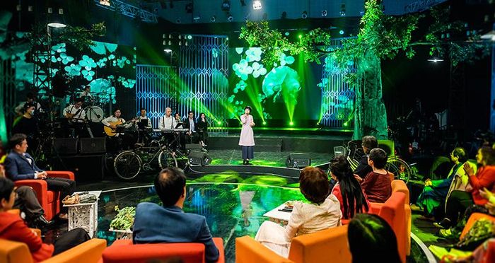 Ca sĩ Ngọc Khuê với "Chân quê"