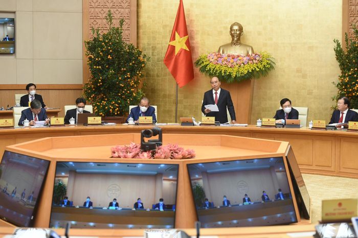 Tại phiên họp Chính phủ thường kỳ tháng 2/2021, Thủ tướng Nguyễn Xuân Phúc nhấn mạnh“Không nên có tư tưởng cầm chừng, ỷ lại, chờ đợi trong lúc giao thời” . Ảnh: VGP