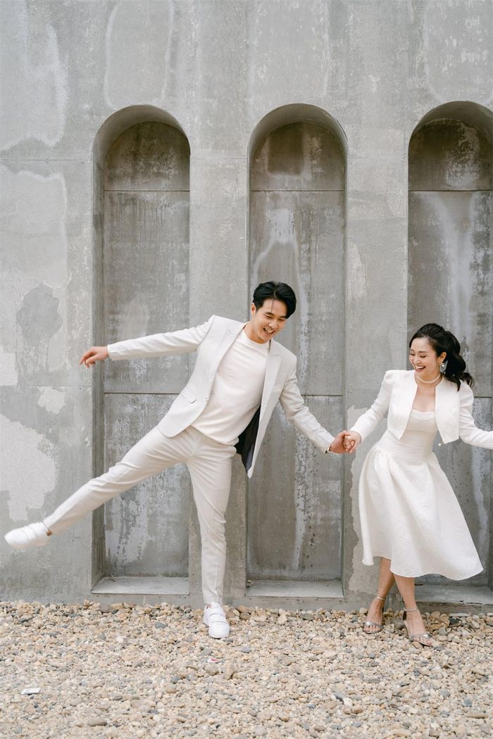 Trước đó, cả hai đã tìm hiểu và yêu nhau được hơn một năm. Nhận xét về chồng, Thùy Linh cho biết Đức Hiếu là người hiền lành, nhẹ nhàng, ấm áp, lạc quan và đơn giản.
