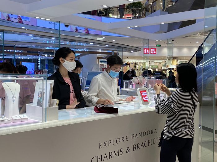 Trang sức được lòng phái nữ. Nhiều nhãn hàng ra bộ sưu tập đặc biệt dịp Quốc tế Phụ nữ hút khách