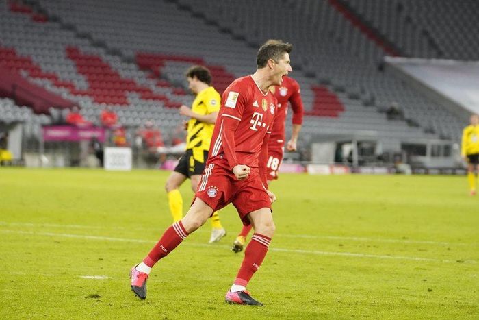 Haaland gọi, Lewandowski lập tức trả lời