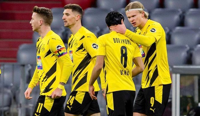 Haaland ghi cú đúp vào lưới Bayern chỉ trong 9 phút