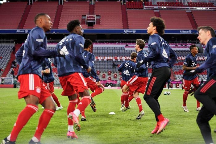 Các cầu thủ Bayern khởi động