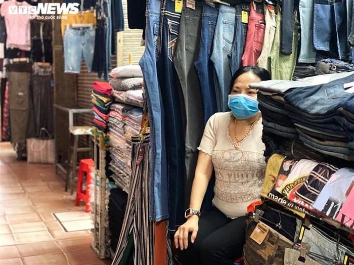 Chị Thủy, người bán hàng hơn 20 năm ở chợ Bến Thành.