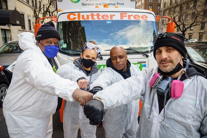 Nhóm chuyên gia dọn dẹp cho các căn hộ đắt tiền ở New York. Ảnh: Stefano Giovannini.