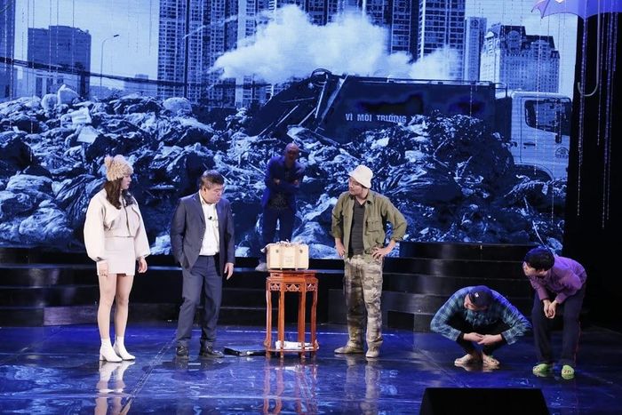 Cảnh trong vở 'Chiếc hòm bí mật'. 