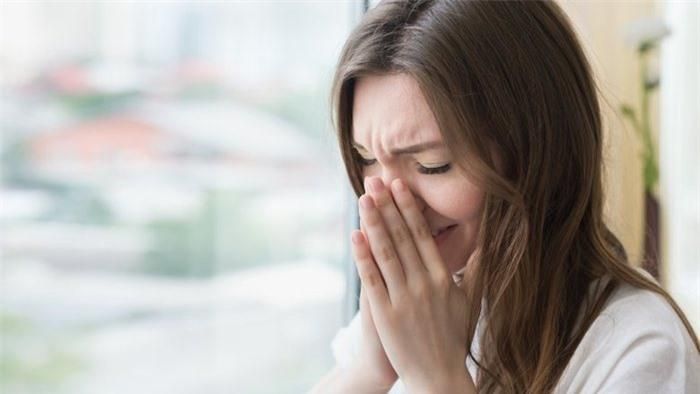 Nước mũi sẽ chảy ra khi khóc: Một số nghiên cứu đã chỉ ra rằng mọi thứ xảy ra tương tự ở mắt và khoang mũi khi bạn khóc. Một loại chất lỏng chính là nước mắt được chảy ra, trong lúc đó một chất nhầy cũng được thoát ra từ mũi của bạn.