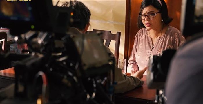 Tuy nhiên, những quan tâm nhỏ nhặt, từ đĩa cơm tấm đến lời rủ “đi tảo mộ không” đều he hé một chút tình yêu dịu dàng như ánh nắng cuối ngày, dần dần chiếm được trái tim của khán giả cho đến màn thổ lộ ở cuối phim.