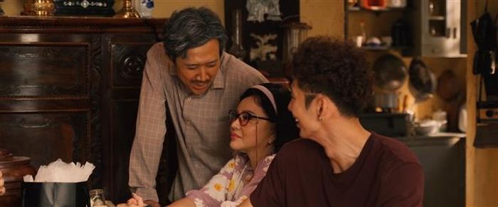Trấn Thành và Lê Giang xây dựng cặp đôi nhân vật Cẩm Lệ, Ba Sang - những người yêu nhau ở tuổi xế chiều - một cách rất chân thực; như Trấn Thành nhận xét là “họ yêu nhau khô khan lắm”.