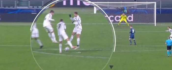 Ronaldo bị Capello chỉ trích 'mắc lỗi không thể tha thứ' khi làm hàng rào đá phạt