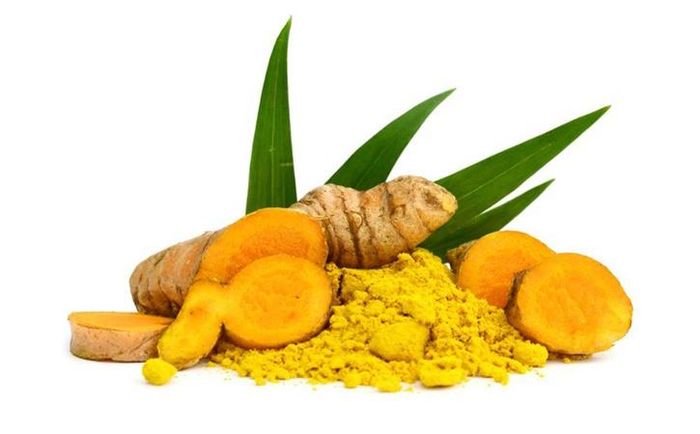 Sử dụng nghệ: Đây là phương pháp truyền thống hữu hiệu cho việc chống oxy hóa, làm cải thiện chức năng da một cách tự nhiên.