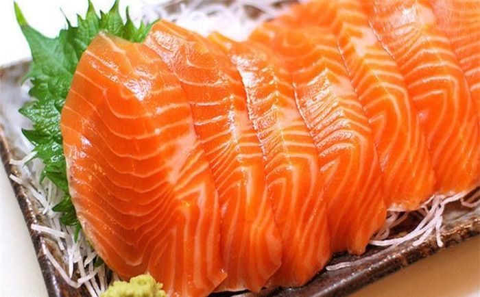 Sử dụng axit béo omega 3: Thường có nhiều ở thịt cá thu hoặc quả óc chó. Axit béo omega 3 không chỉ giúp cải thiện chức năng tim mạch mà còn giúp ngăn ngừa lão hóa một cách tự nhiên.
