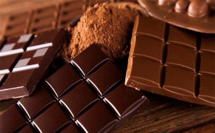Socola đen là một thực phẩm hấp dẫn giúp chống lại lão hóa, làm giảm nếp nhăn tại vùng mặt, tăng độ đàn hồi của da nếu được sử dụng một cách hợp lý.