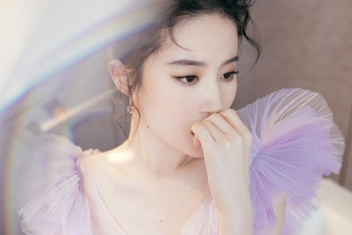 Đông đảo khán giả đều tỏ ra ngỡ ngàng trước sắc vóc tựa “tiên nữ giáng trần” của mỹ nhân 8X