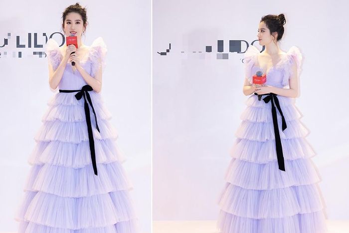 Ngày 7-3, Lưu Diệc Phi trở thành tâm điểm chú ý của dư luận khi tham dự một sự kiện quảng cáo mỹ phẩm