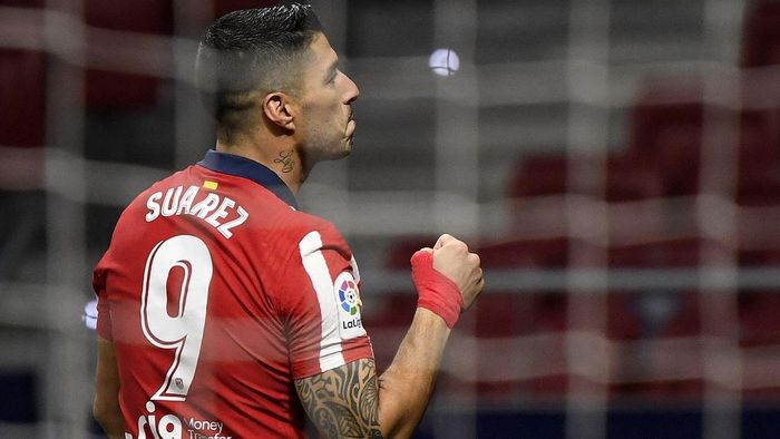  Những phút còn lại, Atletico chơi chặt chẽ để bảo toàn chiến thắng 2-1. 3 điểm có được trong trận đá bù với Bilbao giúp đội bóng của HLV Diego Simeone vững vàng ở ngôi đầu bảng xếp hạng La Liga. Atletico đang có 62 điểm sau 26 vòng, hơn Barca 6 điểm và hơn Real 8 điểm. Ảnh: Getty. 