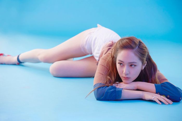 Hiện tại, Krystal đã chuyển hướng sang làm diễn viên. Ban đầu khả năng diễn xuất của người đẹp 27 tuổi còn gây tranh cãi trái chiều. Tuy nhiên, từ sau Prison Playbook (2017) và Player (2018), khán giả và giới chuyên môn nhận xét cô tiến bộ, biểu cảm và đài từ của Krystal thay đổi vượt bậc.