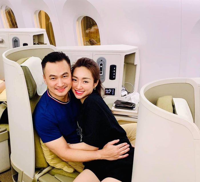  Trong hai năm yêu, Chi Bảo và bạn gái có nhiều chuyến đi trong và ngoài nước. 