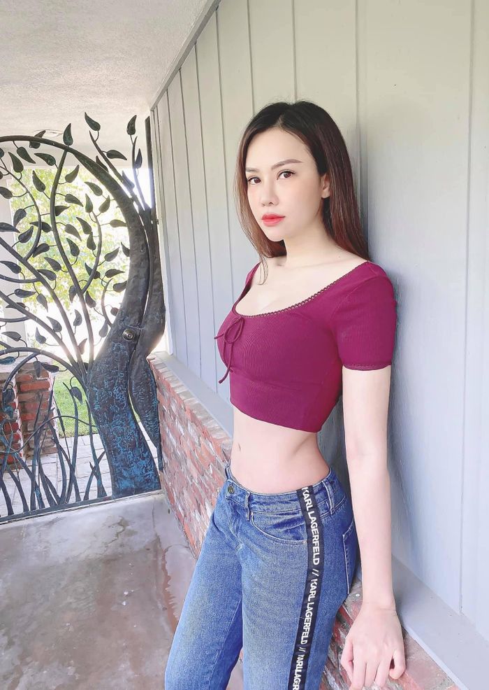 Đào Lan Phương ăn mặc gợi cảm và quyến rũ không thua kém bất cứ mỹ nhân showbiz nào.