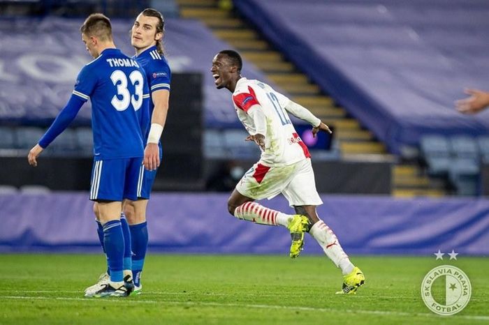 Leicester bị Slavia Praha loại ở vòng 1/16