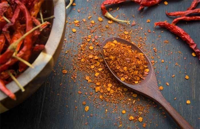 Ớt bột cải thiện chức năng của mạch máu và tăng cường động mạch của bạn. Điều này chủ yếu là do tính chất kích thích của nó.
